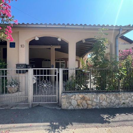 Duffys Apartman Zára Kültér fotó